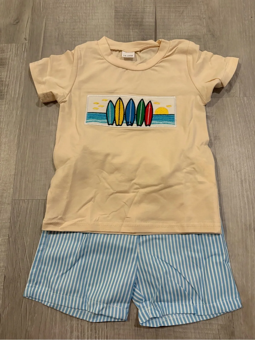 Toddler Boutique Boy Surfboards Shorts Set..18-24M